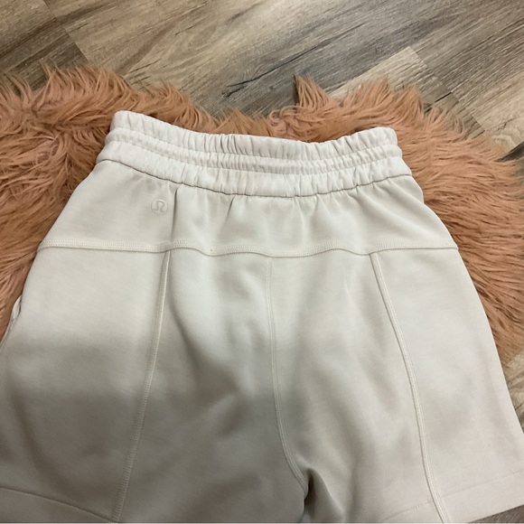 Lululemon Softstreme High-Rise Short Bone Size 0 - Picture 11 of 12